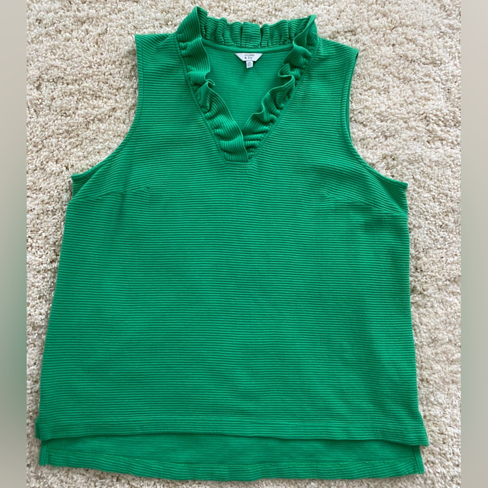Crown & Ivy Vibrant Green Ribbed Tank Top